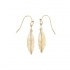 Boucles d'oreilles pendantes Carador plume texturée en plaqué or