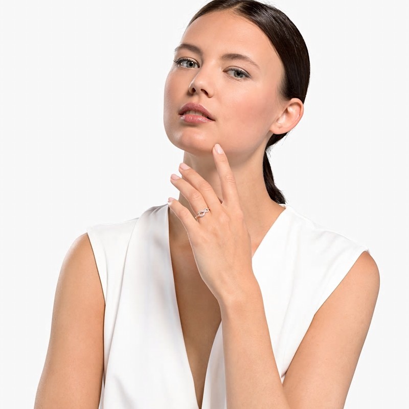 Bague Infinity Swarovski en métal doré rose