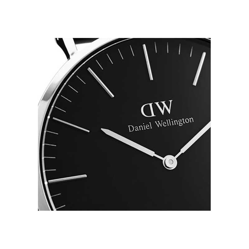 Montre argenté bracelet cuir noir Daniel Wellington
