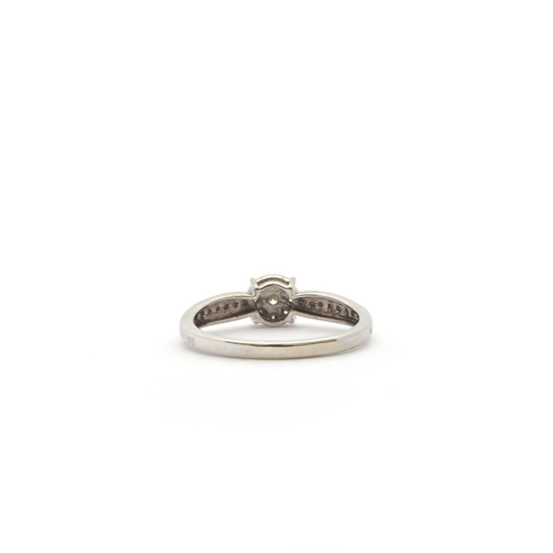 BAGUE SOLITAIRE ACCOMPAGNEE OR BLANC 375/000 DIAMANTS