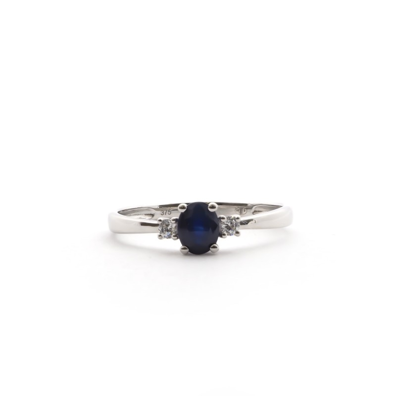 Bague Carador or blanc 375/000, saphir 0,50 cts et oxydes de zirconium