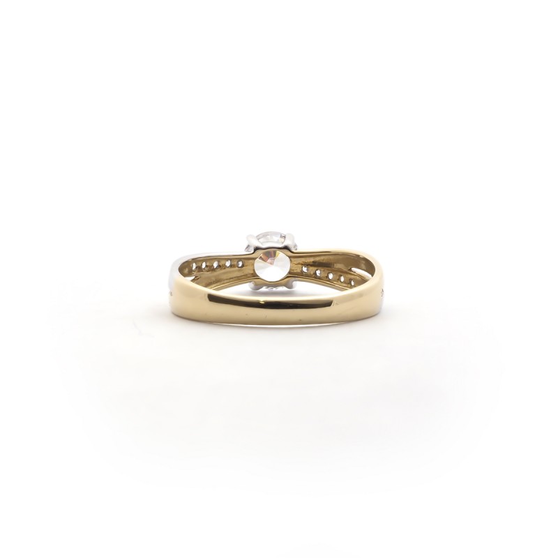 Solitaire accompagné Carador anneau croisé or jaune 375/000 et oxyde de zirconium 1,09 cts