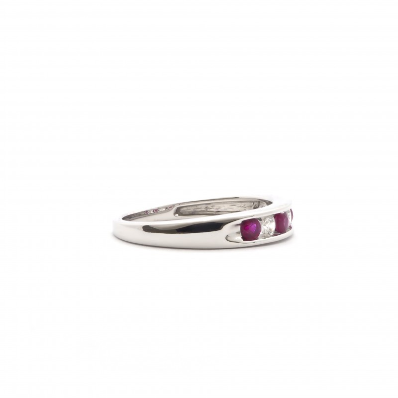 Bague Carador type alliance demi-tour rubis et diamant en or blanc 750/000