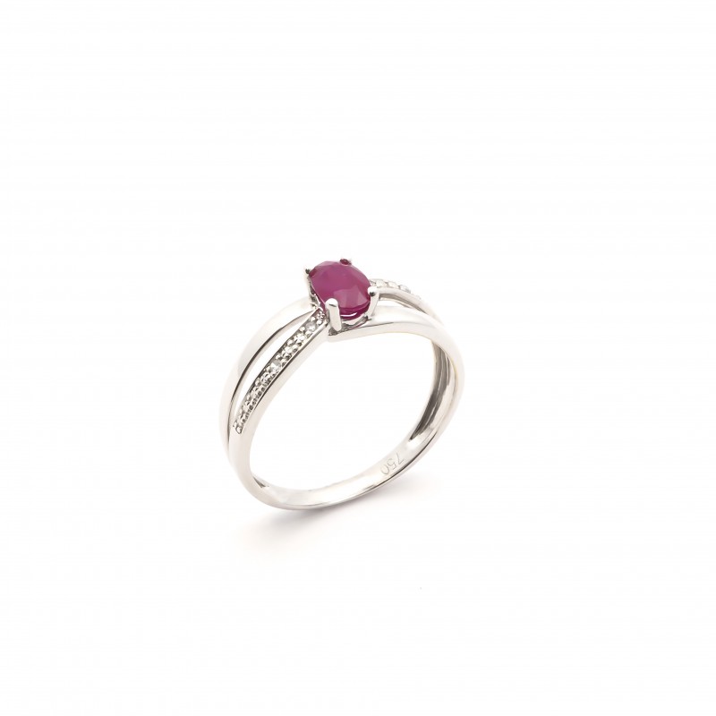 Bague en or 750/000 et rubis 0.62 carats et diamants 0.02carats