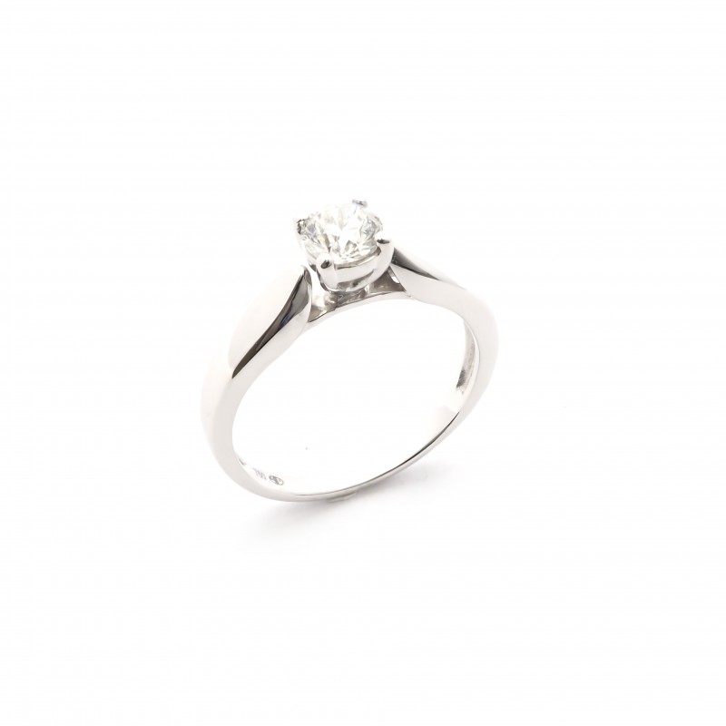 Bague solitaire Carador 4 griffes en or blanc 750/000 et diamant 0,5 cts