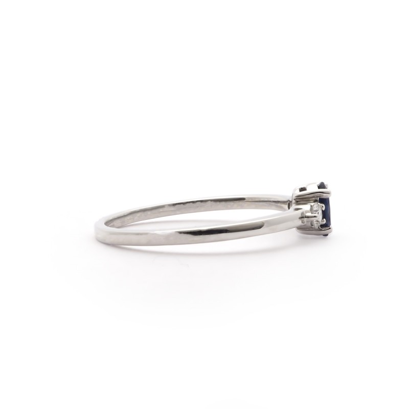 Bague joaillerie Carador en or blanc 750/000, saphir et diamant 0,11 cts