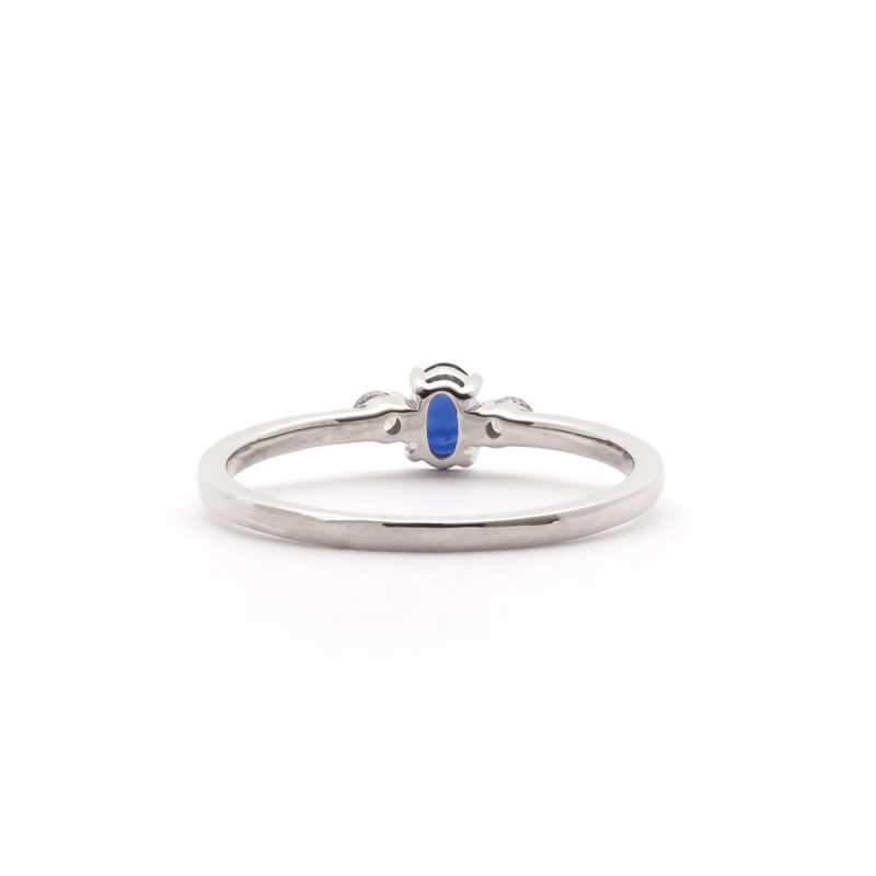 Bague joaillerie Carador en or blanc 750/000, saphir et diamant 0,11 cts