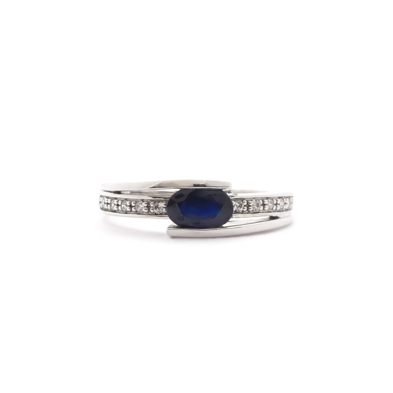 Bague Carador or blanc 750/000, diamants et saphir 0.6 cts
