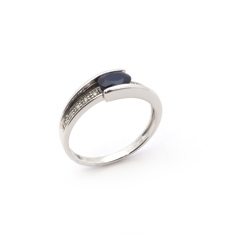 Bague Carador or blanc 750/000, diamants et saphir 0.6 cts