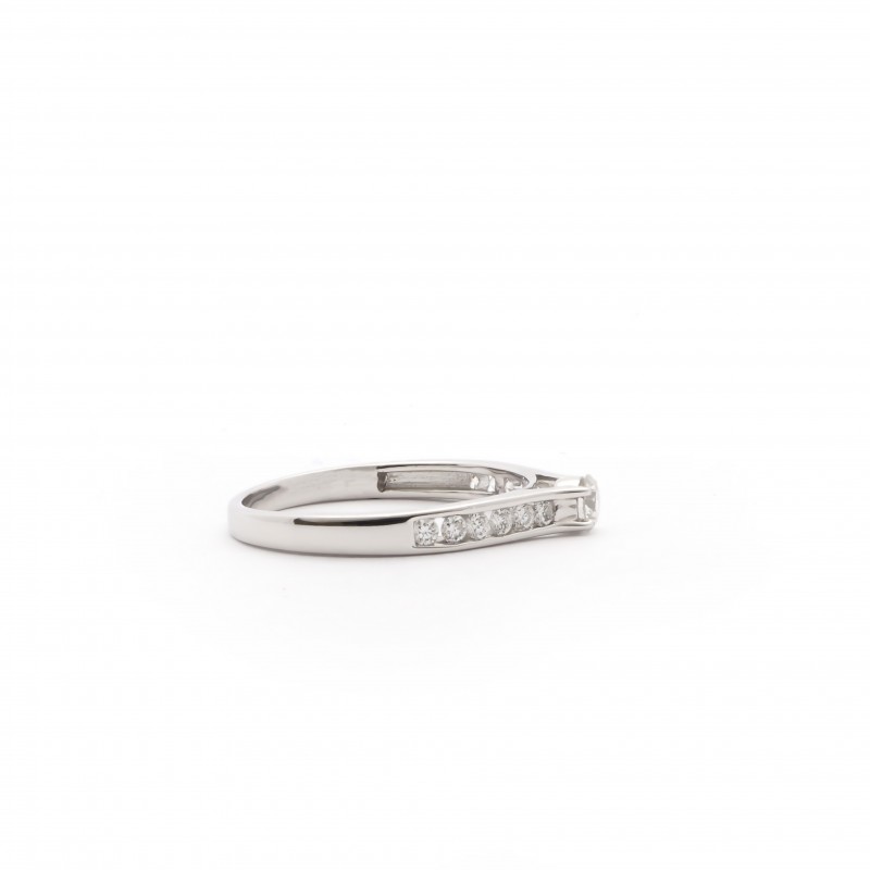 Bague Carador type solitaire accompagné en or blanc 750/000 et diamants 0,33 cts