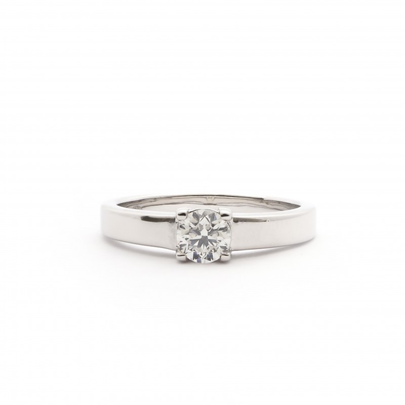 Bague solitaire en or 750/000 Diamant de chez CARADOR
