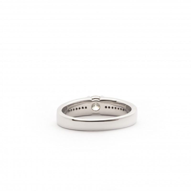 Bague solitaire accompagné Carador en or blanc 750/000 et diamants 0,45 cts