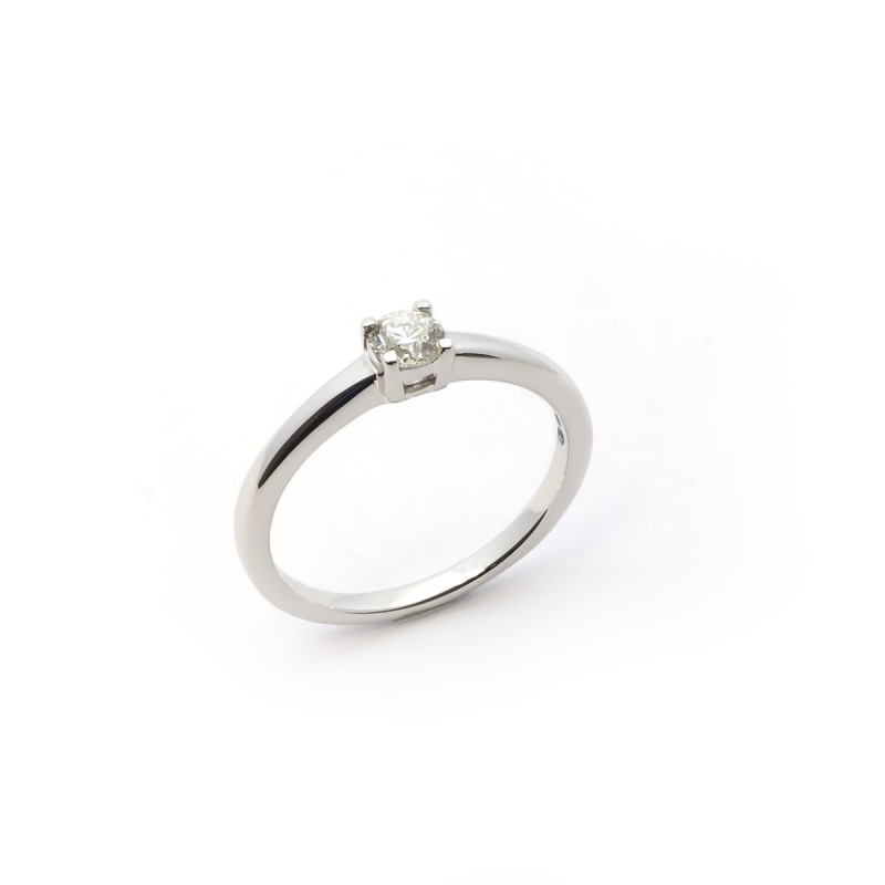 Bague Carador solitaire diamant griffes carrées en or 750/000