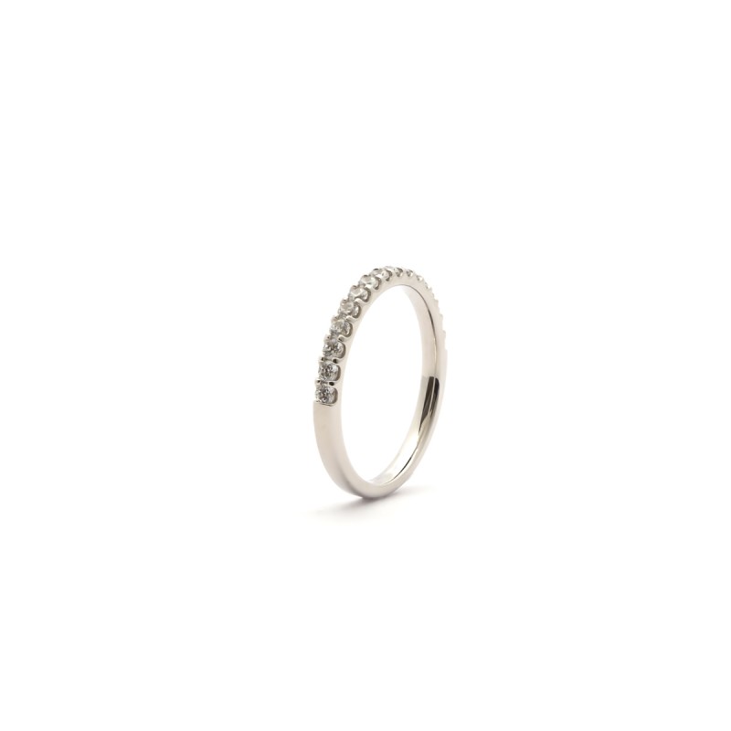 Alliance Carador de fabrication française en or blanc 375/000 et diamants