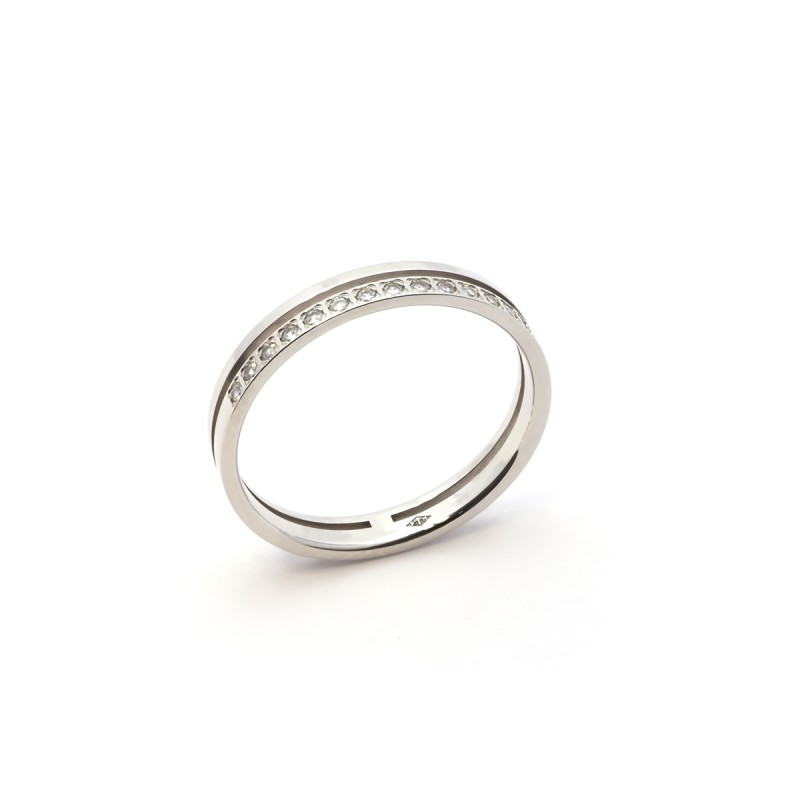 Alliance Carador de fabrication française en or blanc 375/000 et diamants