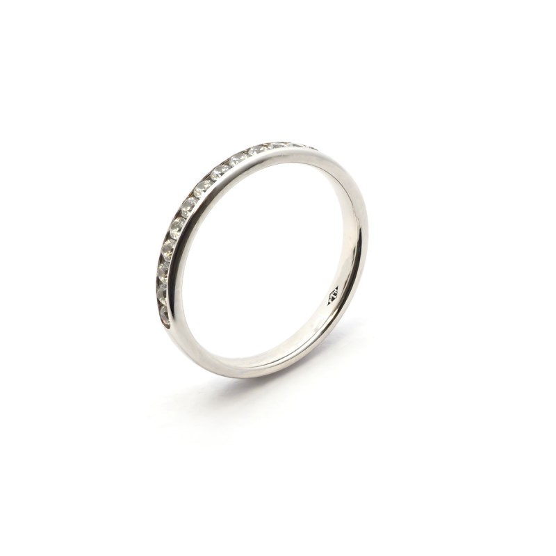 Alliance Carador de fabrication française en or blanc 375/000 et diamants