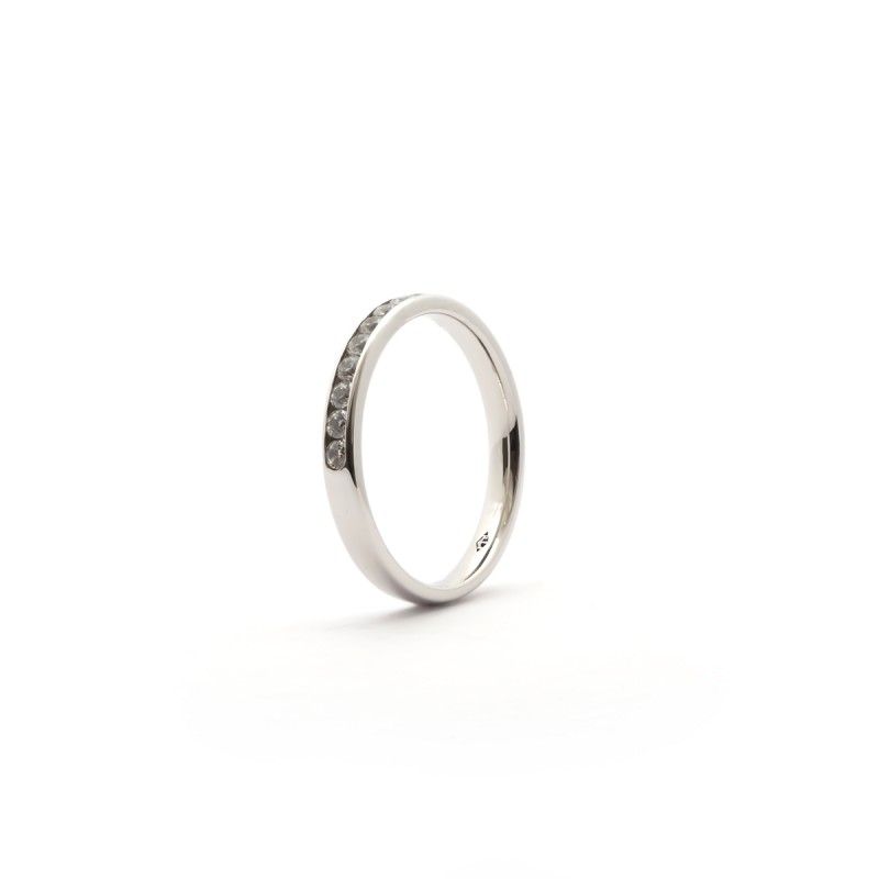 Alliance Carador de fabrication française en or blanc 375/000 et diamants