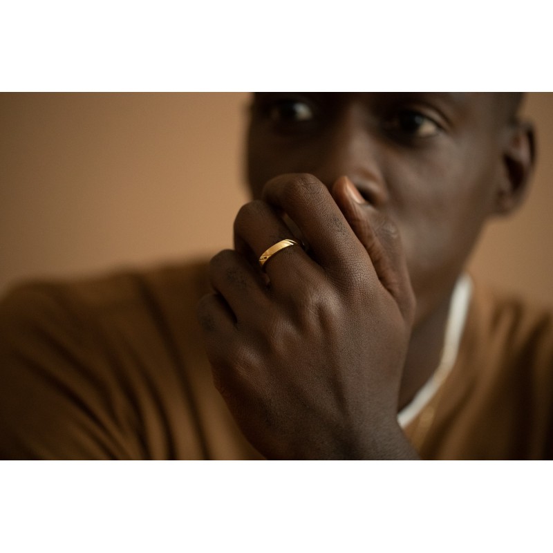 Bague Homme anneau ciselé Phebus acier doré