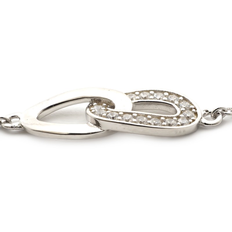 Bracelet en argent aux formes allongées et entrelacées