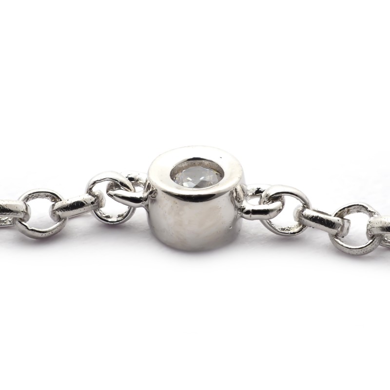 Bracelet en argent aux motifs en forme de rond serti d'un oxyde de zircunium