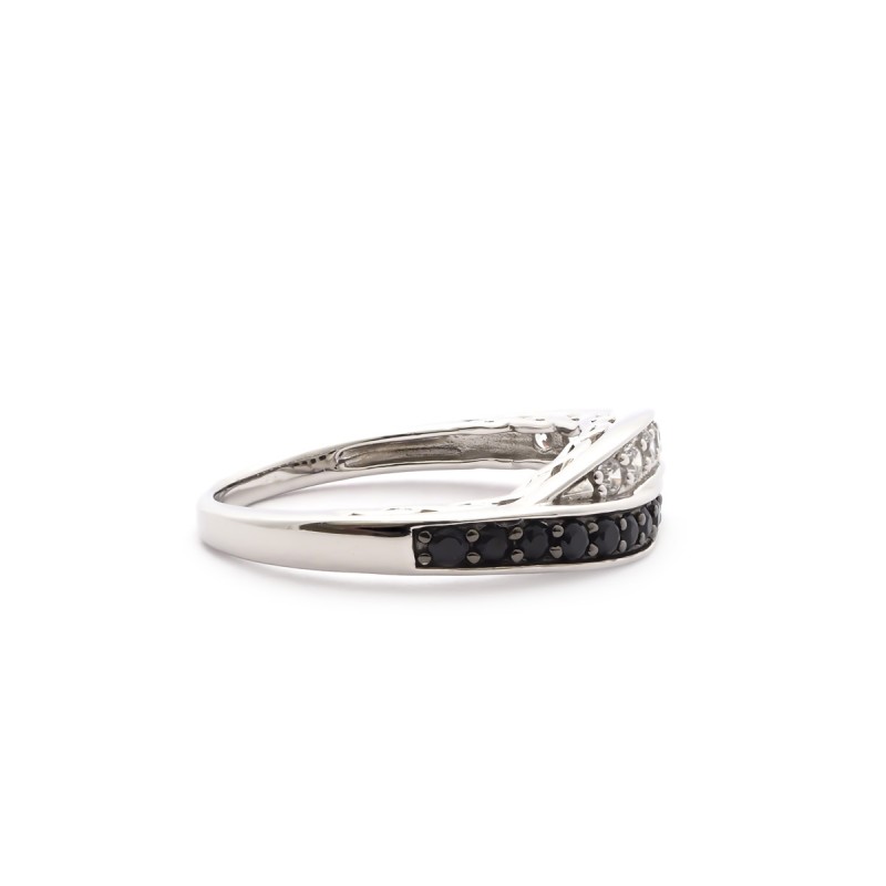Bague double anneau serti d'oxydes de zirconium noir et blanc