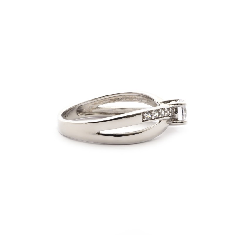 Bague carador femme solitaire oxyde de zirconium accompagné