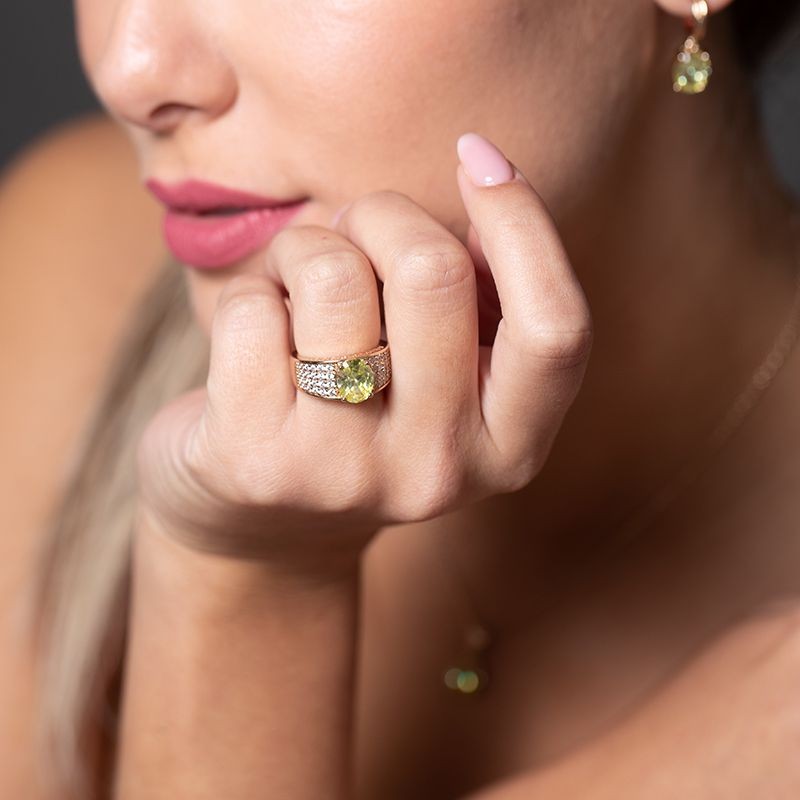 BAGUE FEMME GRIFFE ROUGE ELISABETH PLAQUE OR ET OXYDE VERT