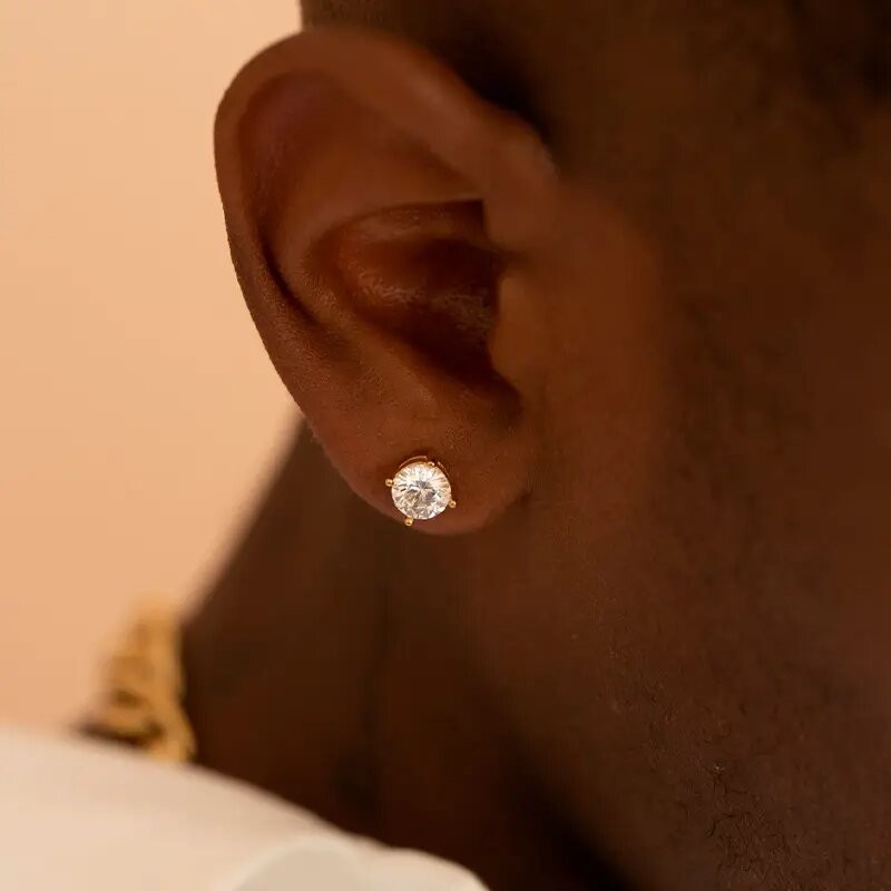 Boucles d'oreilles Clous Homme Phebus Acier doré et Oxyde de zirconium incolore sertie de 4 griffes