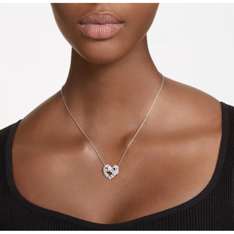 Collier Femme Swarovski Métal argenté et Cristaux motif Coeur maille forçat