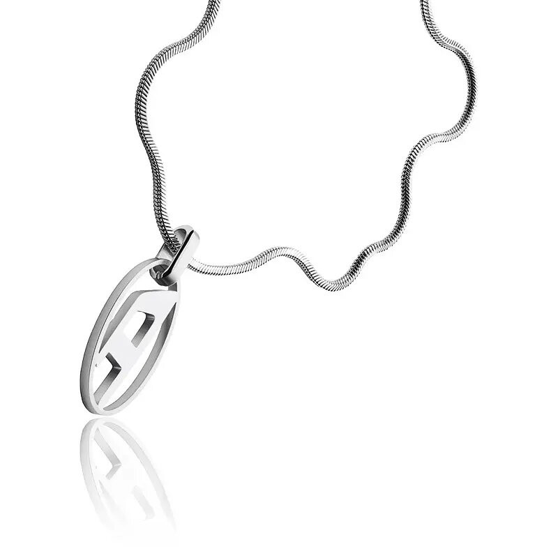 Collier Homme Diesel pendentif logo en acier argenté