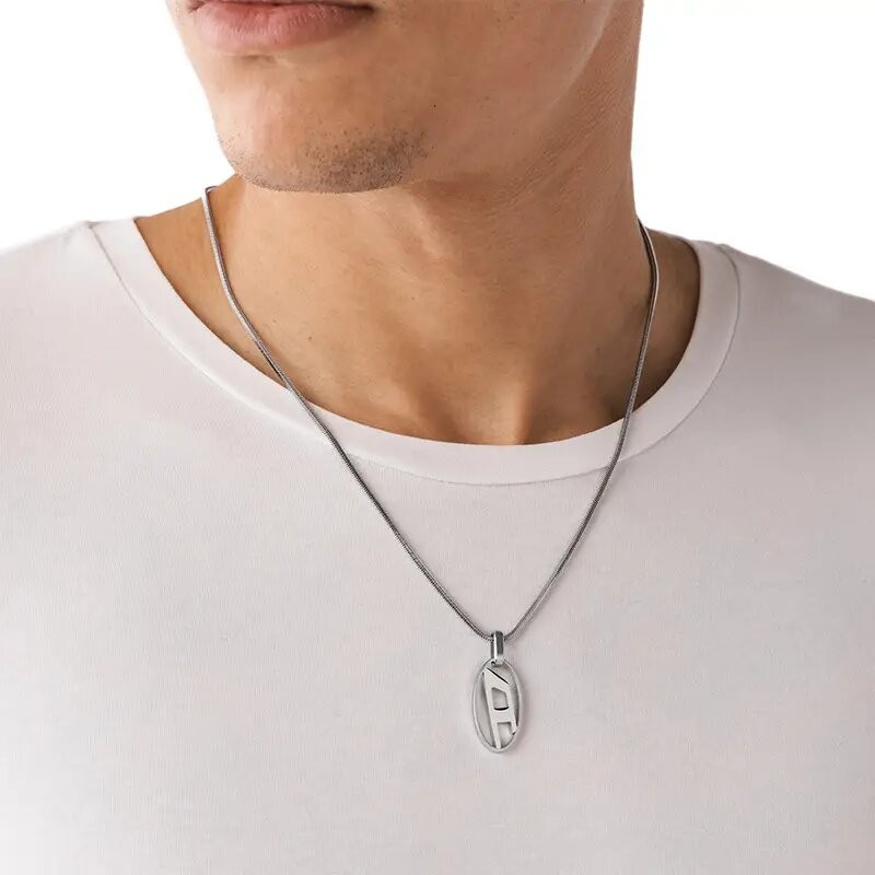 Collier Homme Diesel pendentif logo en acier argenté
