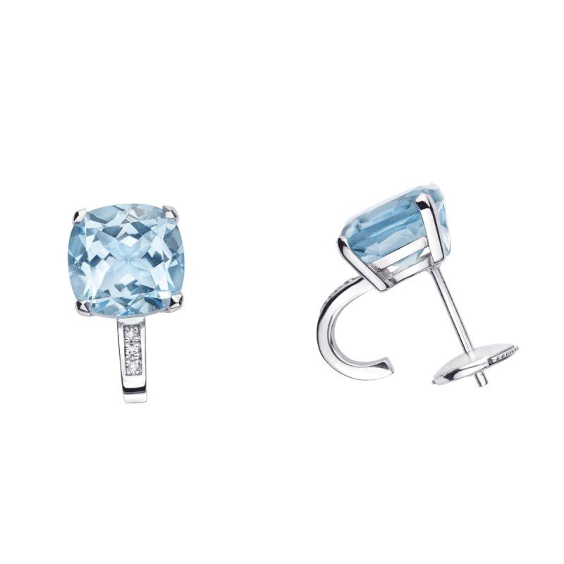 BOUCLES D'OREILLES DEMI CREOLES FEMME MAUBOUSSIN "PETIT VISAGE D'AMOUR" EN OR BLANC 750/000 TOPAZE BLEUE ET DIAMANTS