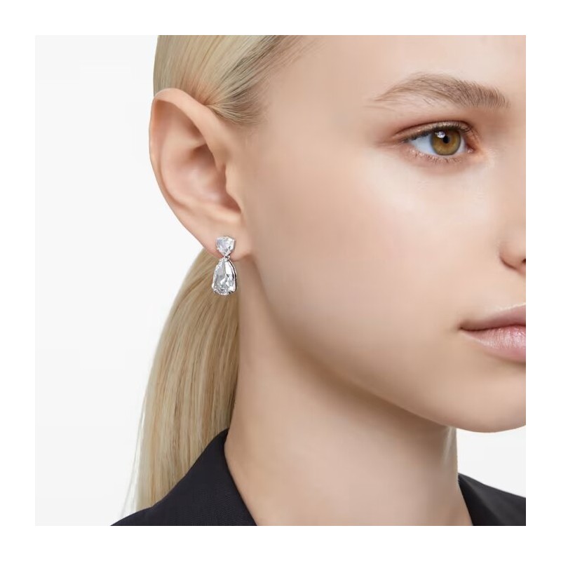 Boucles d'oreilles Pendantes Swarovski  Collection Mesmera en acier argenté et cristal