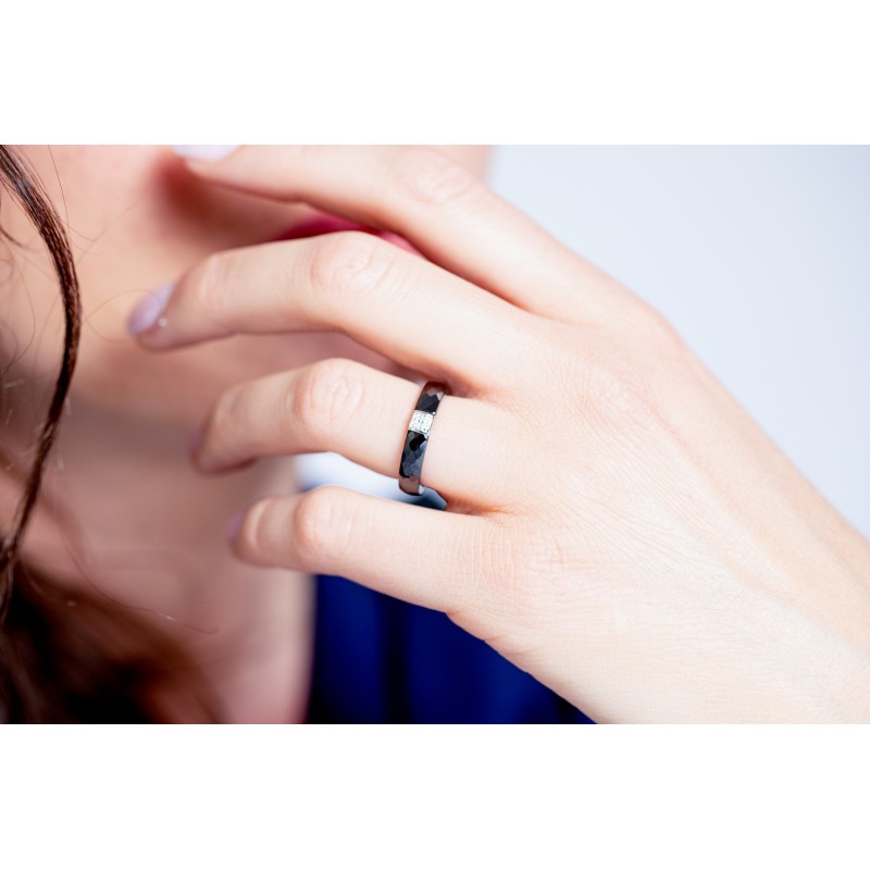 Bague Femme Carador en  Céramique noire facettée avec oxydes de zirconium