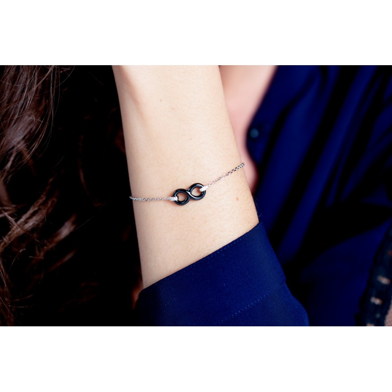 Bracelet femme carador en argent avec un signe infini en céramique noire et oxydes de zirconium