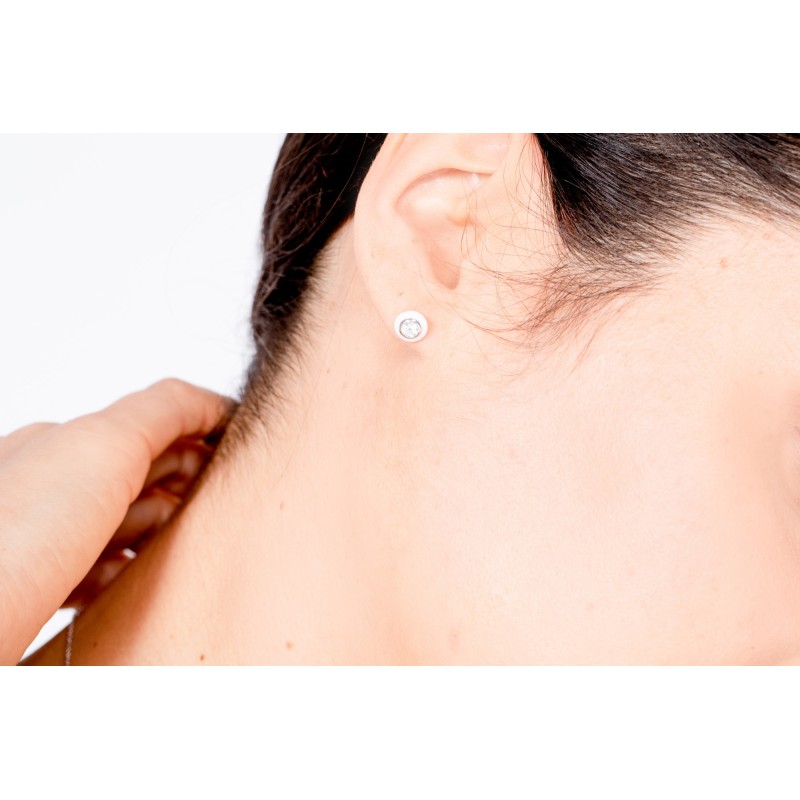 Boucles d'oreilles clous femme carador en argent avec céramique blanche et oxydes de zirconium
