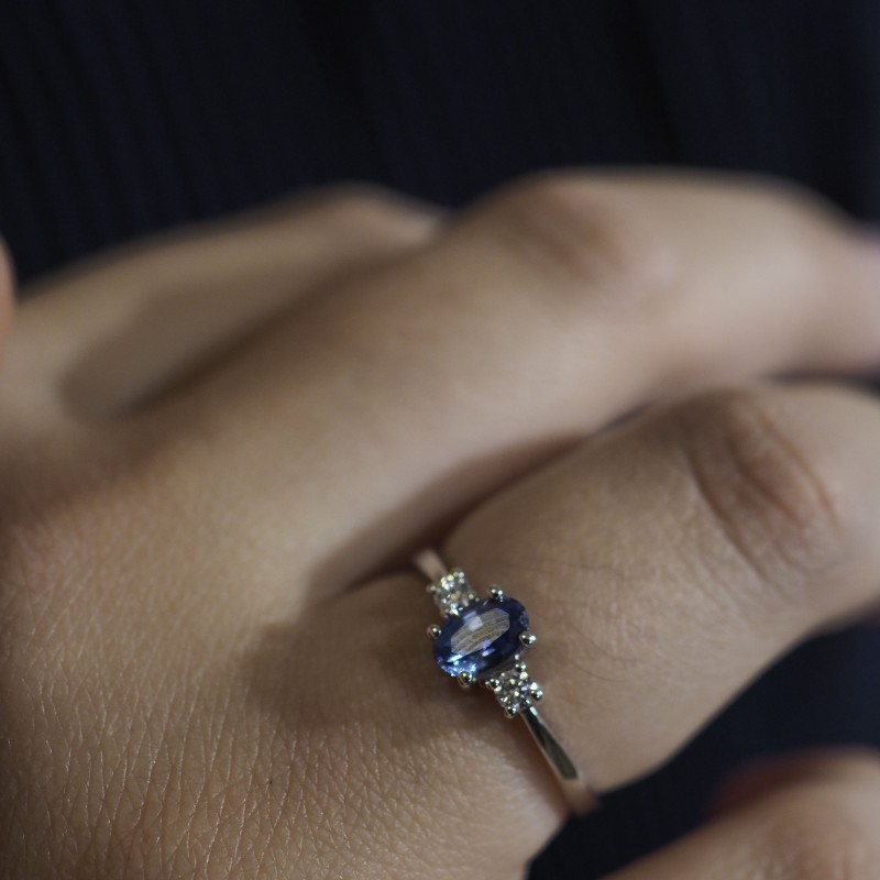 Bague joaillerie Carador en or blanc 750/000, saphir et diamants