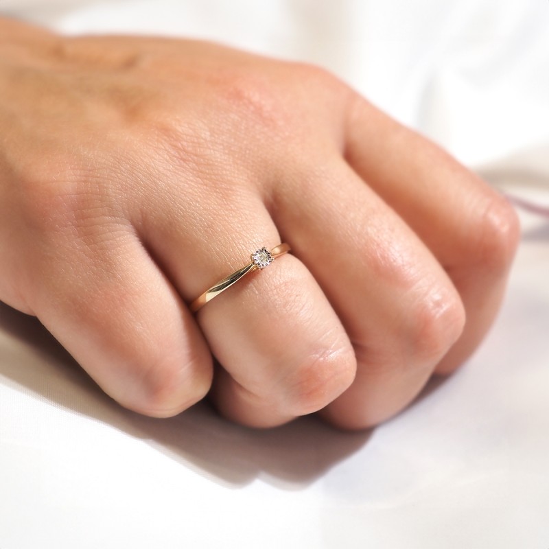 BAGUE SOLITAIRE CARADOR EN OR JAUNE 375/000 ET DIAMANTS 0.03 CARATS