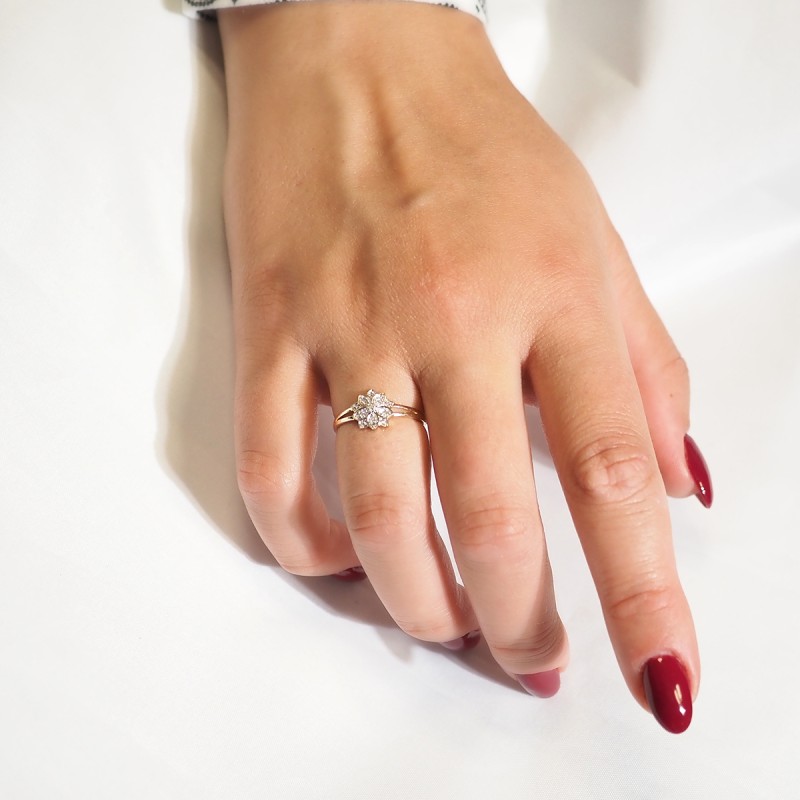 BAGUE CARADOR EN OR JAUNE 375/000 ET DIAMANTS MOTIF FLEUR