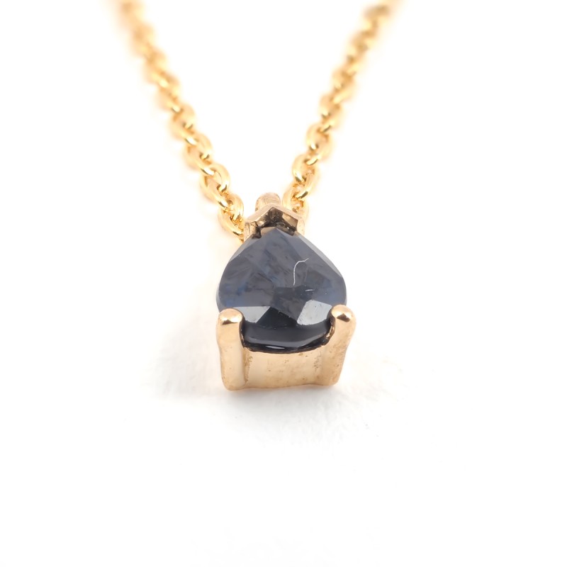 Collier solitaire femme carador en or jaune 375/000 et saphir en forme de goutte