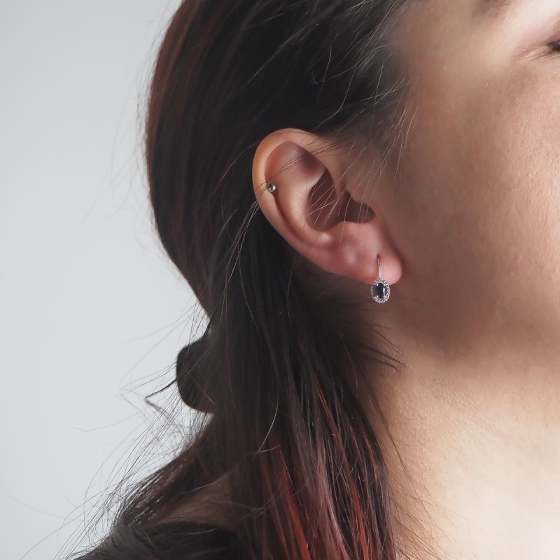 Boucles d'oreilles dormeuses femme carador en or blanc 375/000 et saphir