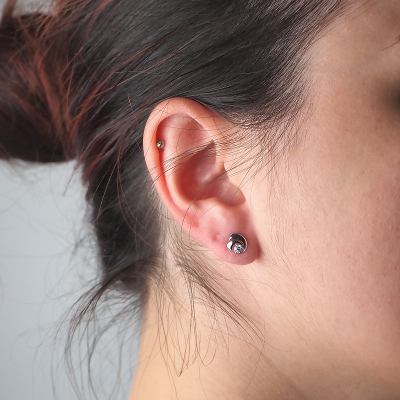 Boucles d'oreilles clous femme carador en or blanc 750/000 et oxydes de zirconium