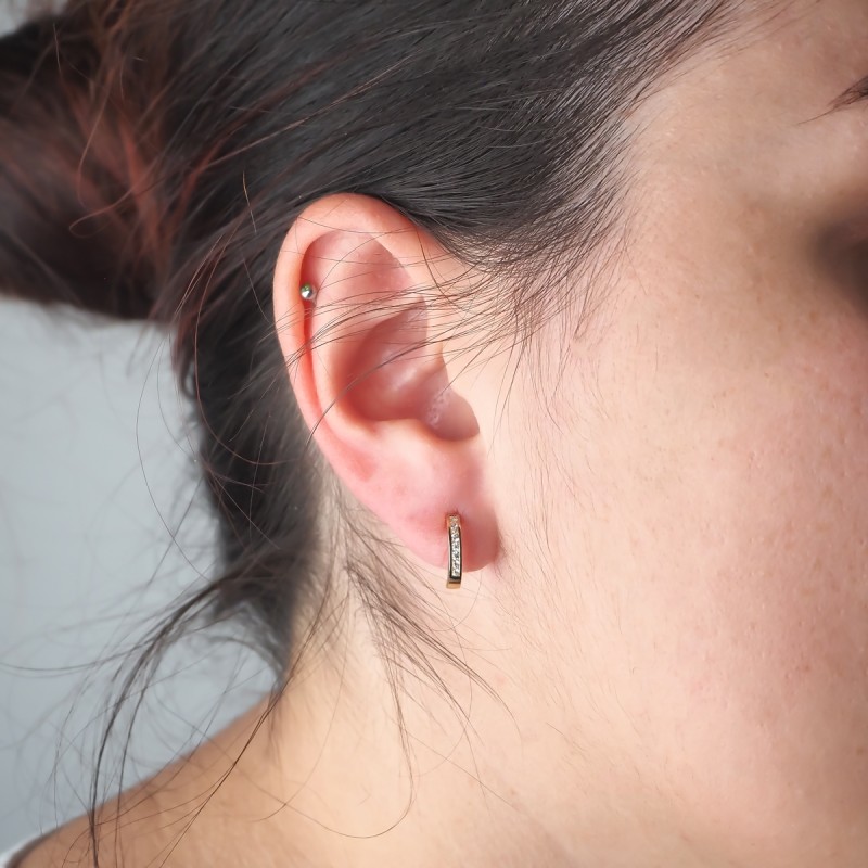 Boucles d'oreilles demi créoles femme carador en or jaune 750/000 et oxydes de zirconium