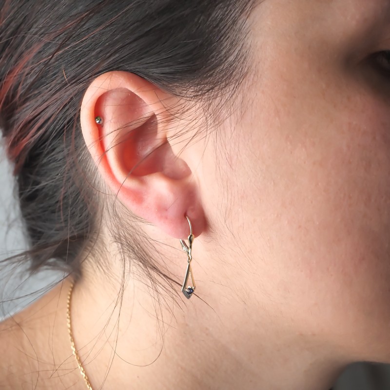 Boucles d'oreilles dormeuses femme carador en or jaune 375/000 et saphir