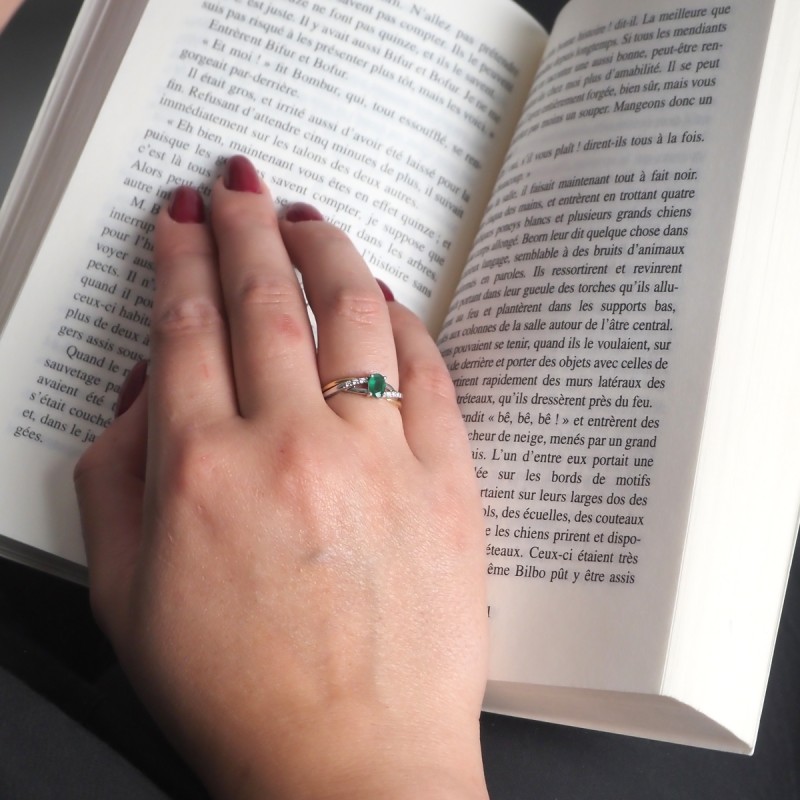 Bague fantaisie femme carador en or jaune 750/000 avec diamants et emeraude