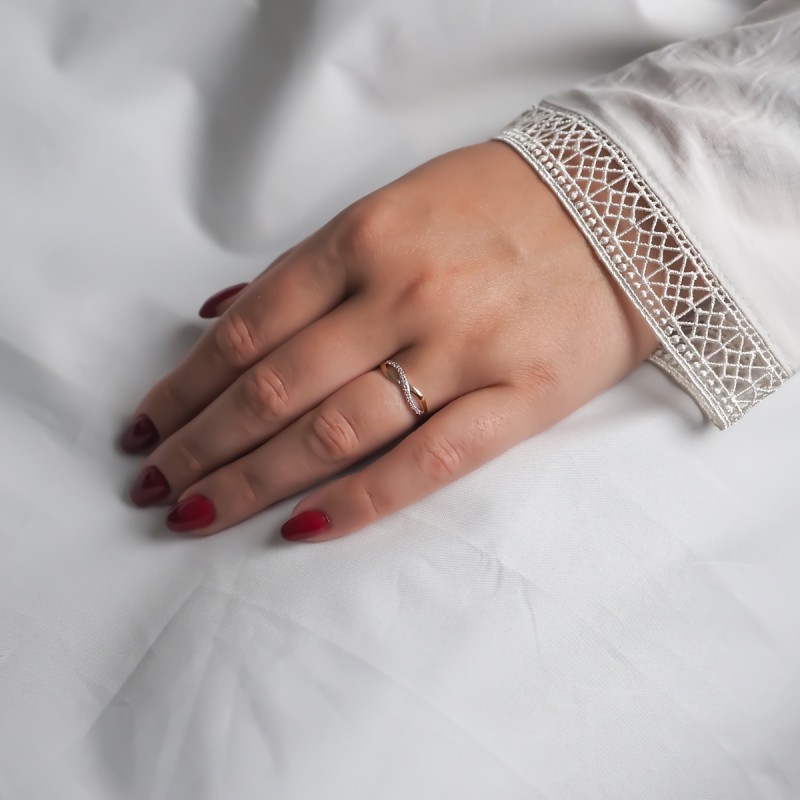 Bague fantaisie femme carador en or jaune 750/000 et oxydes de zirconium motif signe infini