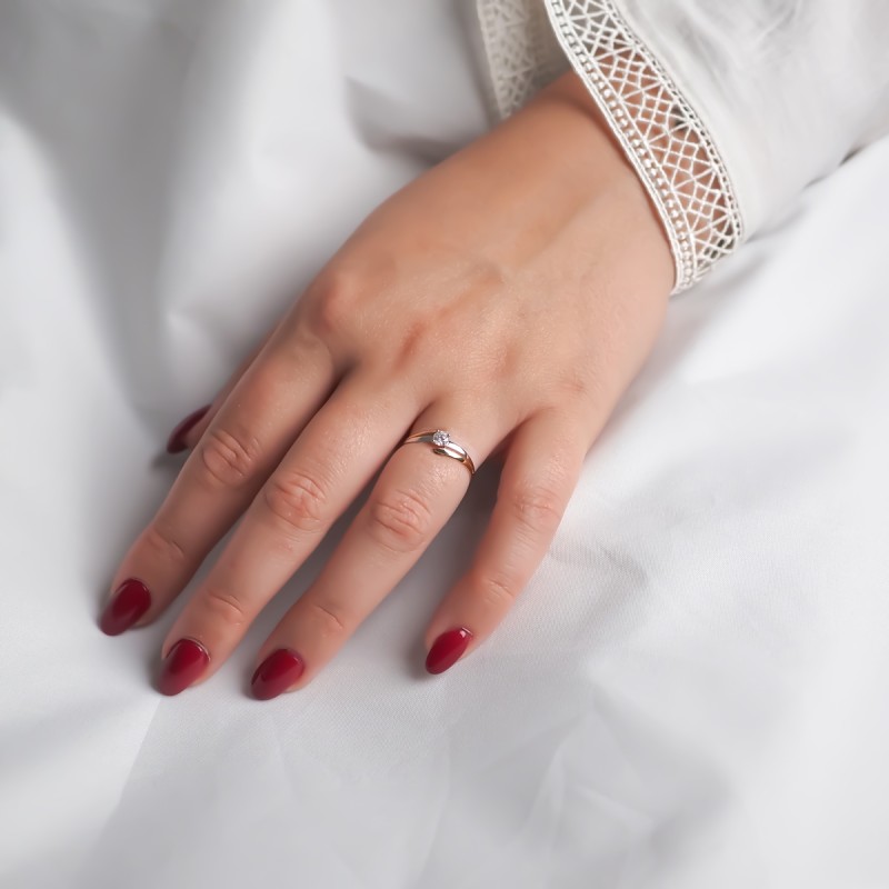 Bague solitaire femme carador en or jaune 750/000 et oxyde de zirconium