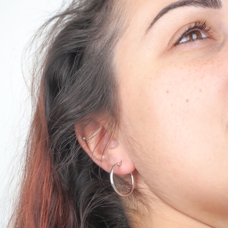 Boucles d'oreilles créoles femme carador en or blanc 375/000 fil 2mm