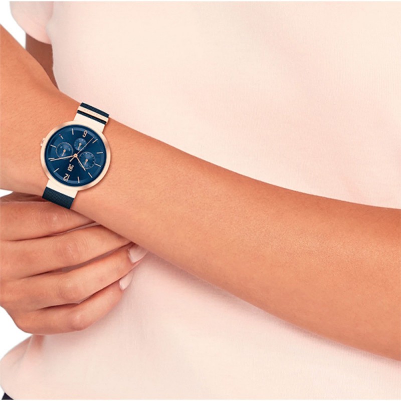 Montre Tommy Hilfiger Femme bracelet milanais bleu boitier cadran doré rose