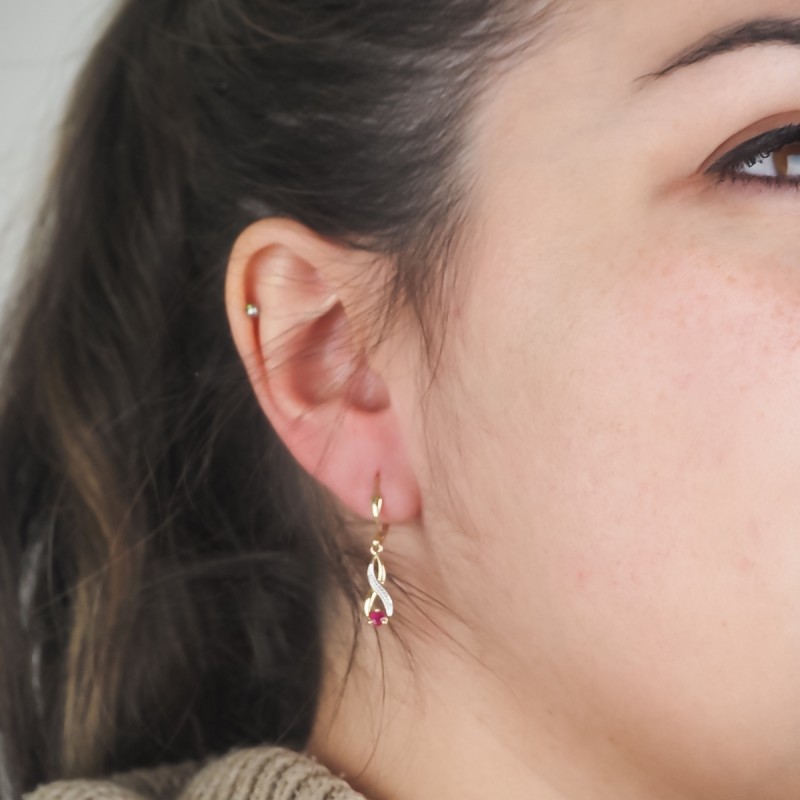 Boucles d'oreilles dormeuses Carador deux ors 375/000 et rubis 0,34 cts